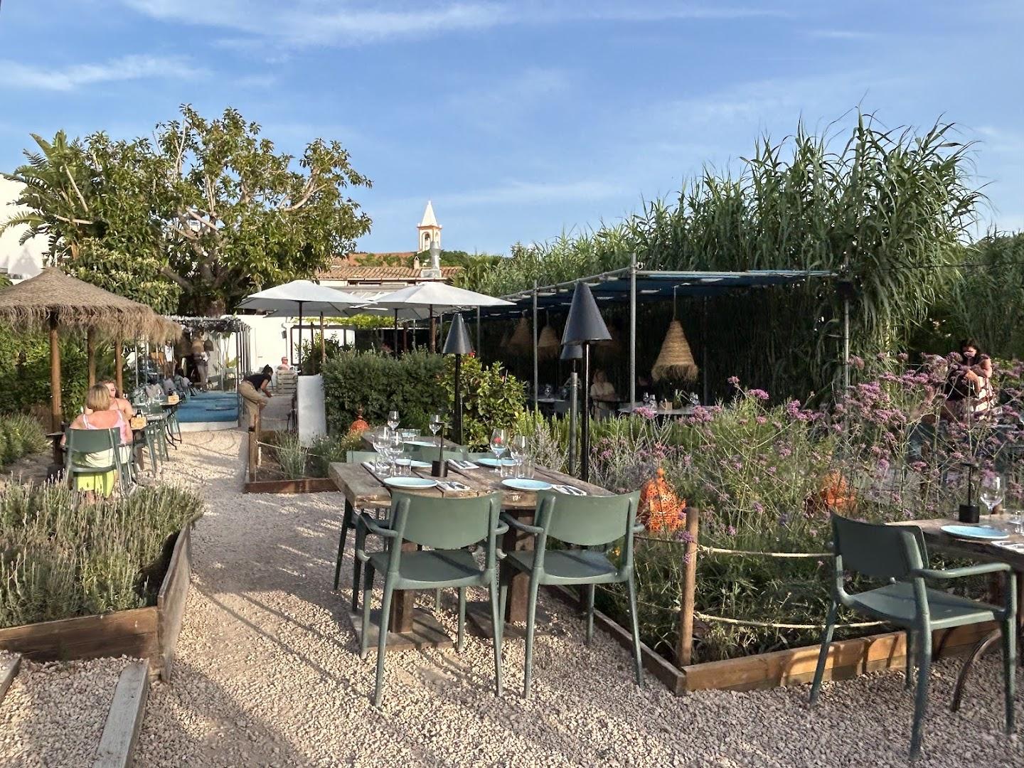 The Giri Café - Dinner Venues