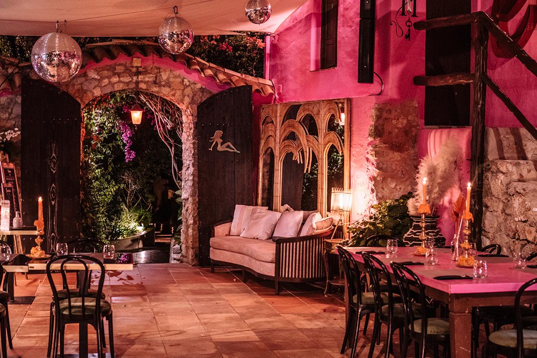 Pikes - Bars & Clubs