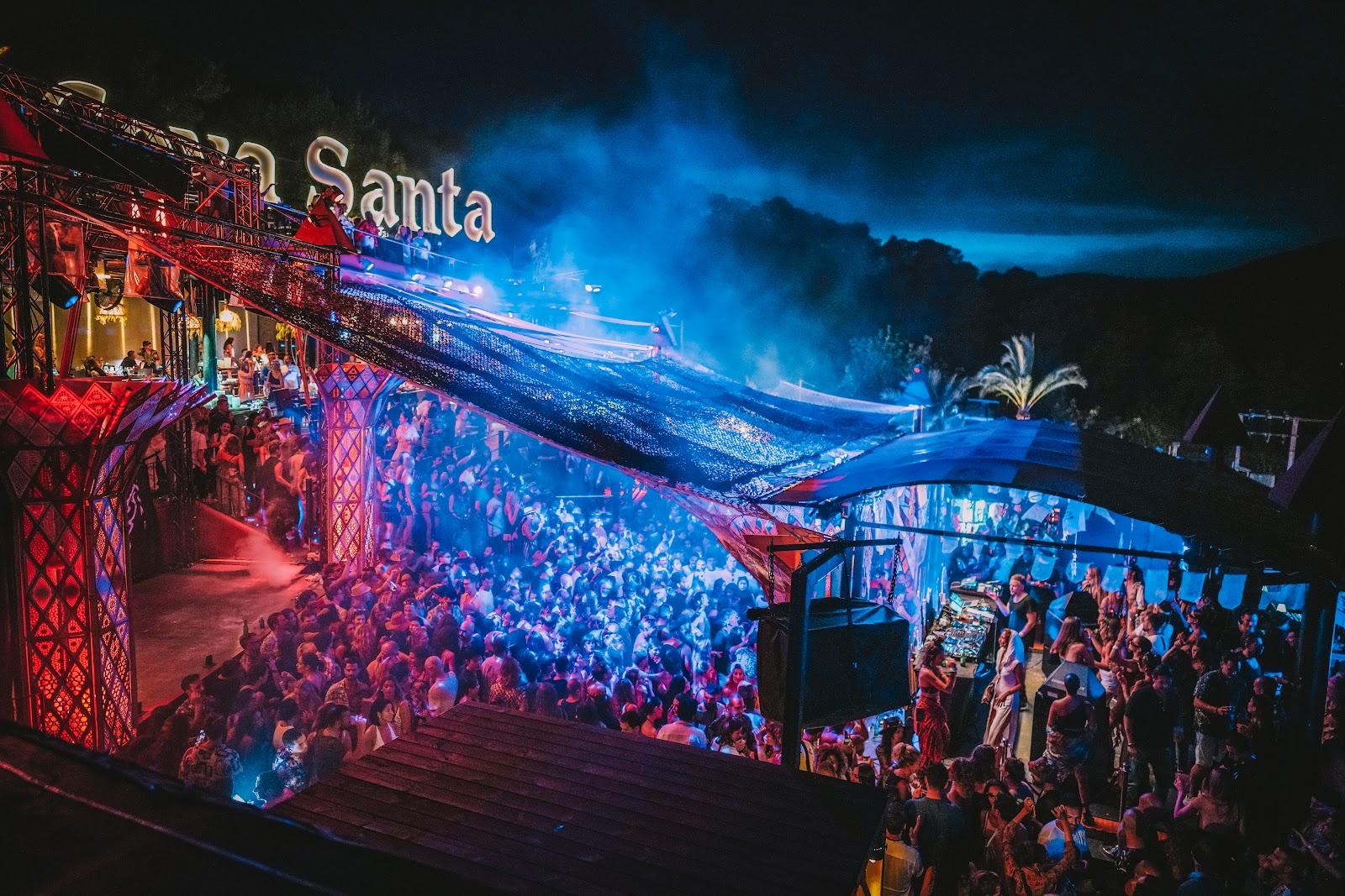 Cova Santa - Bars & Clubs