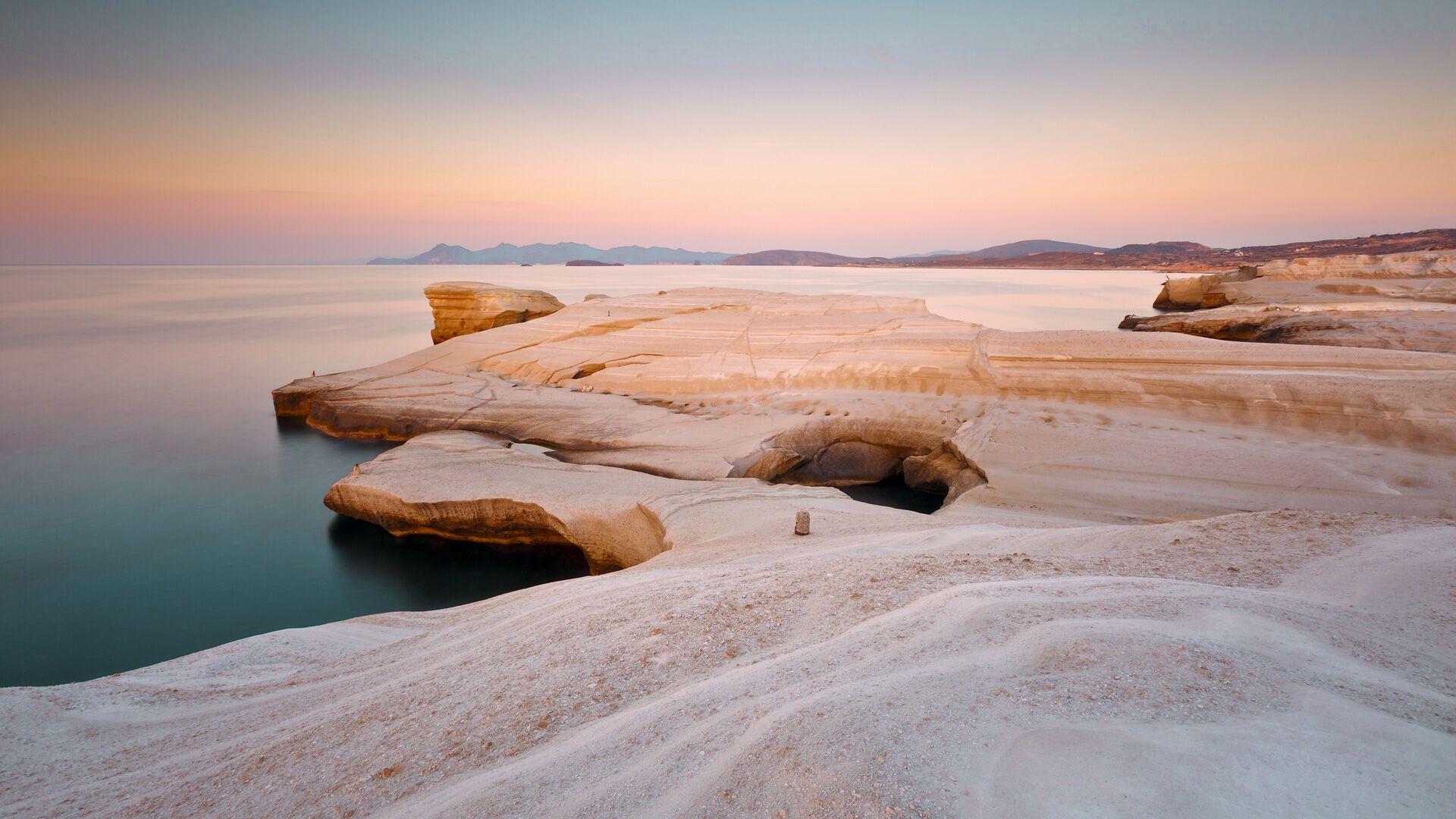Sarakiniko - Best Beaches & Swimming Spots