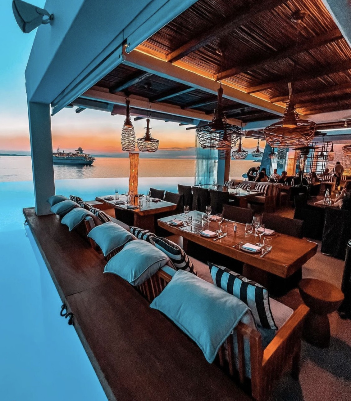 Meraki Restaurant at Cavo Tagoo - Dinner Venues