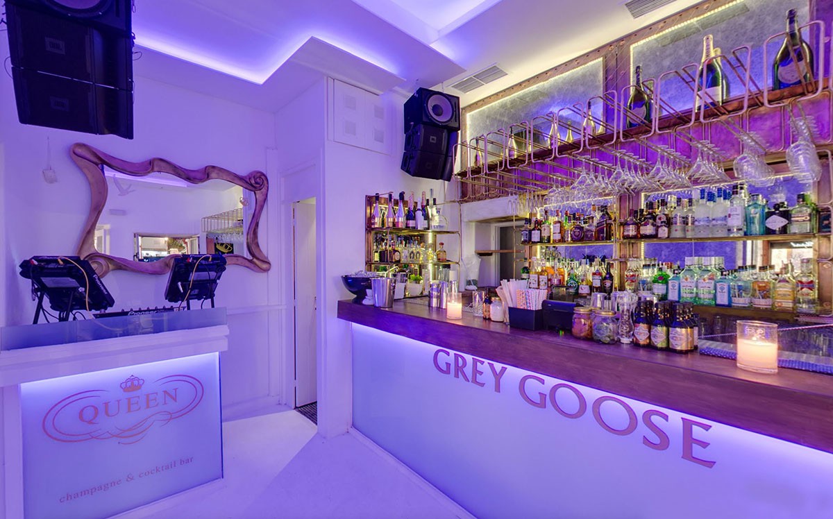 Queen Bar - Bars & Clubs