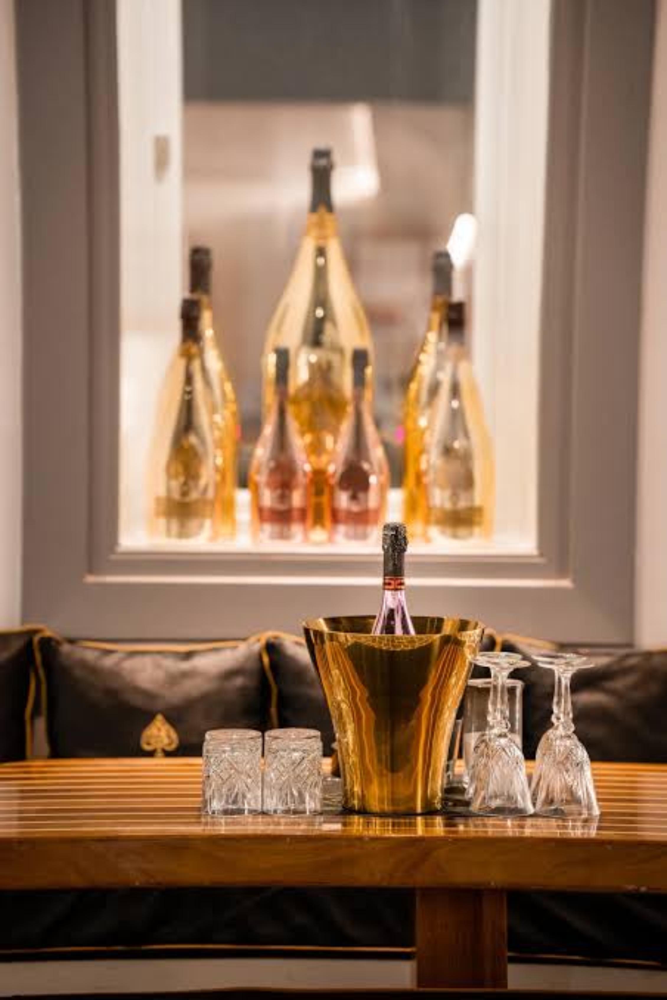 Queen of Mykonos - photo 2