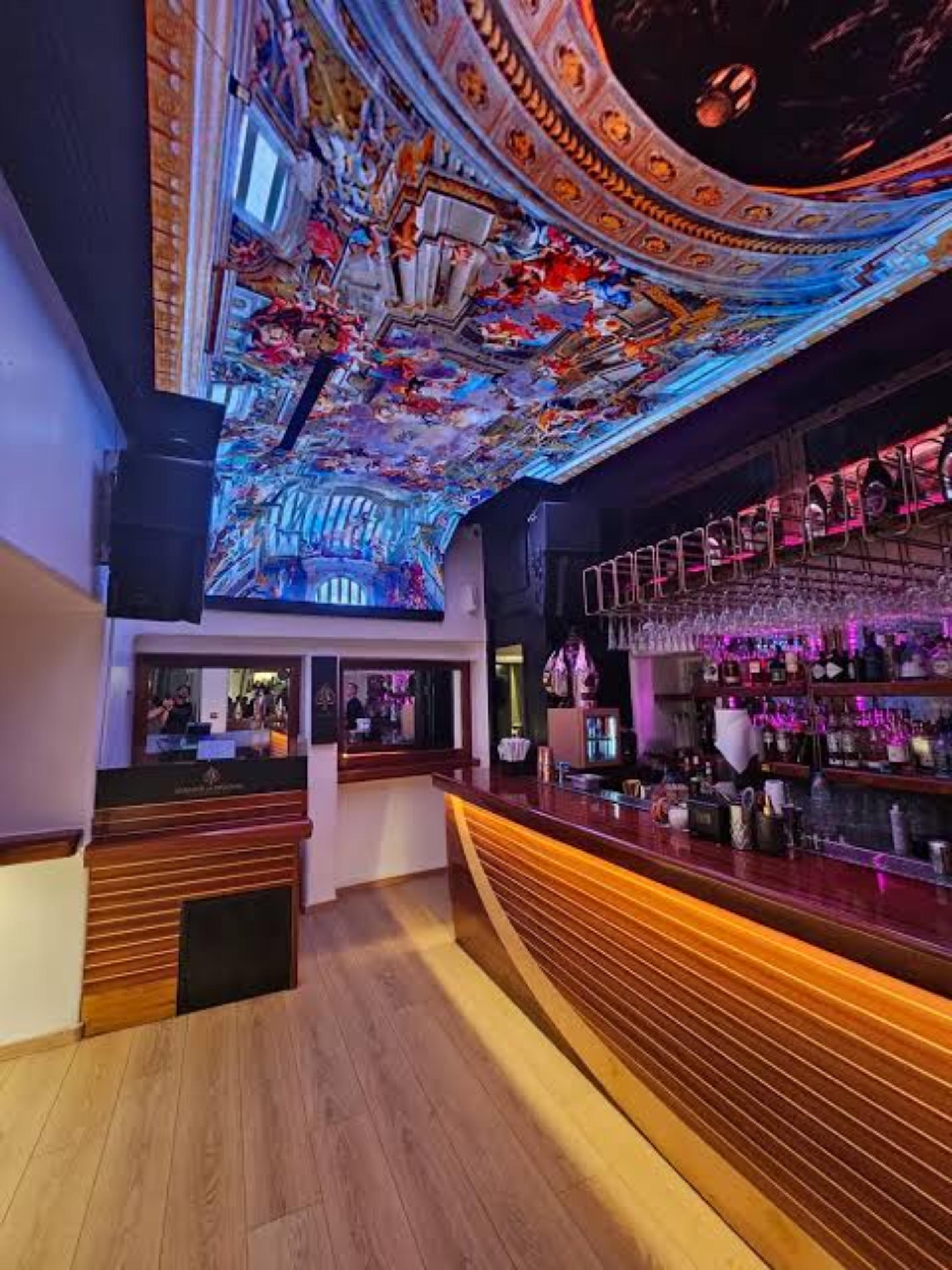 Queen of Mykonos - photo 3