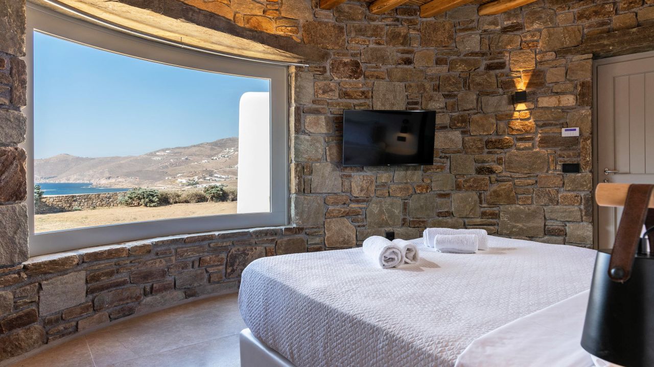 Manto - Independent Guest Bedroom