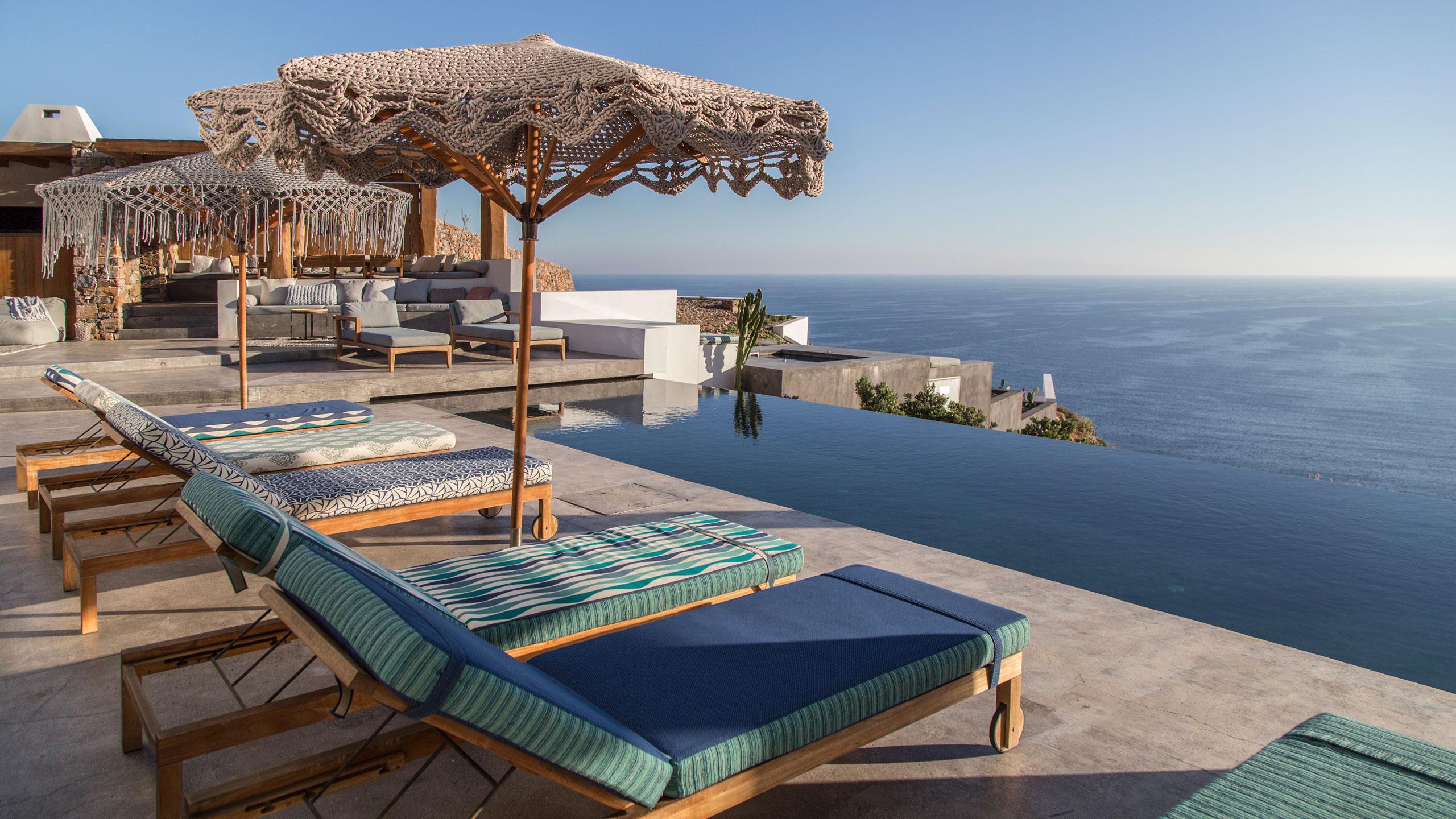 Muse - Finikas, Syros